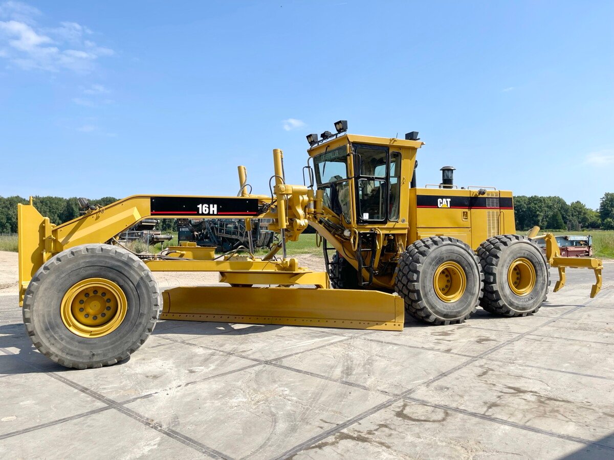 Caterpillar 16H motor grader