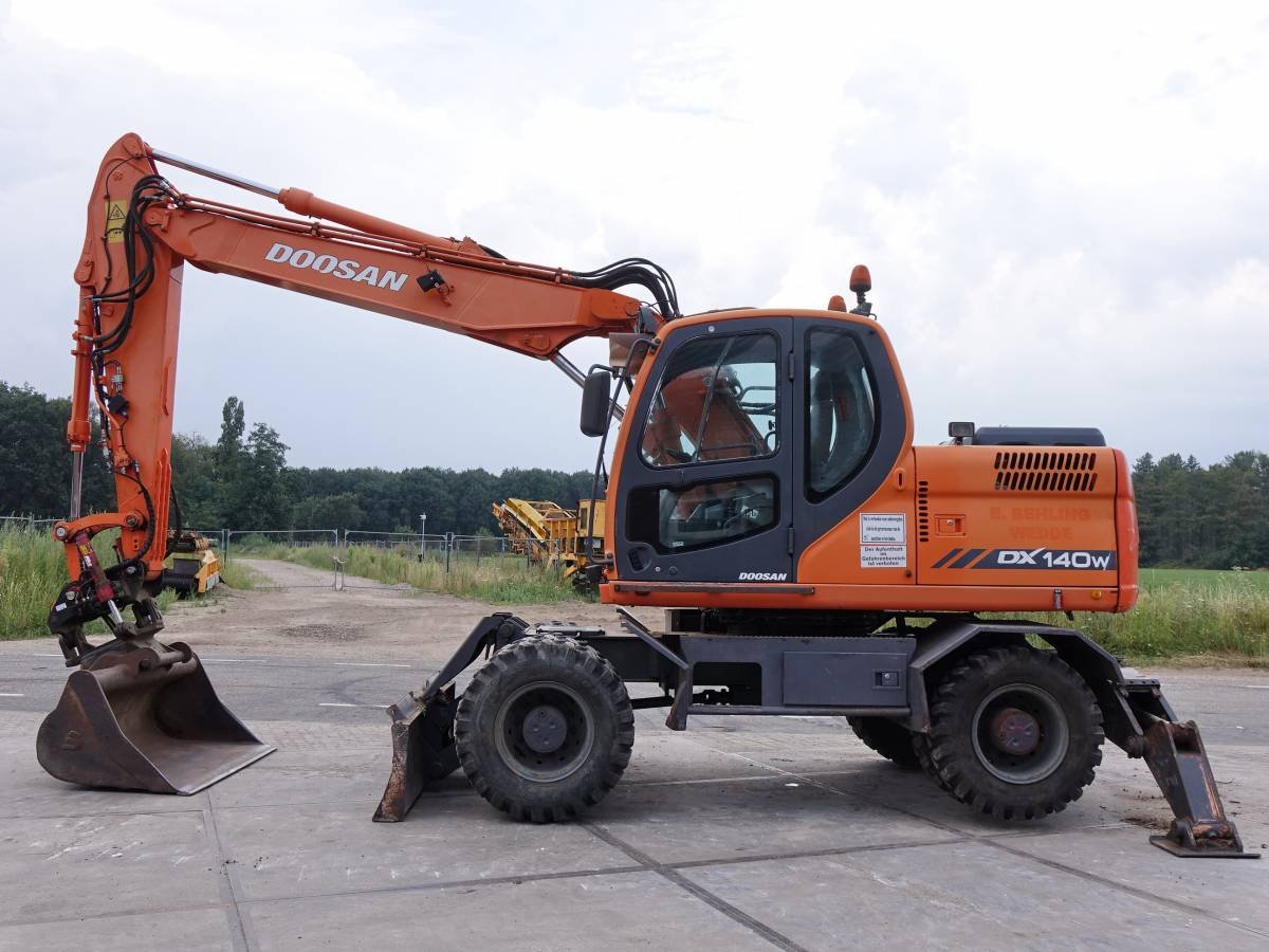 Doosan DX140W for sale - image 1