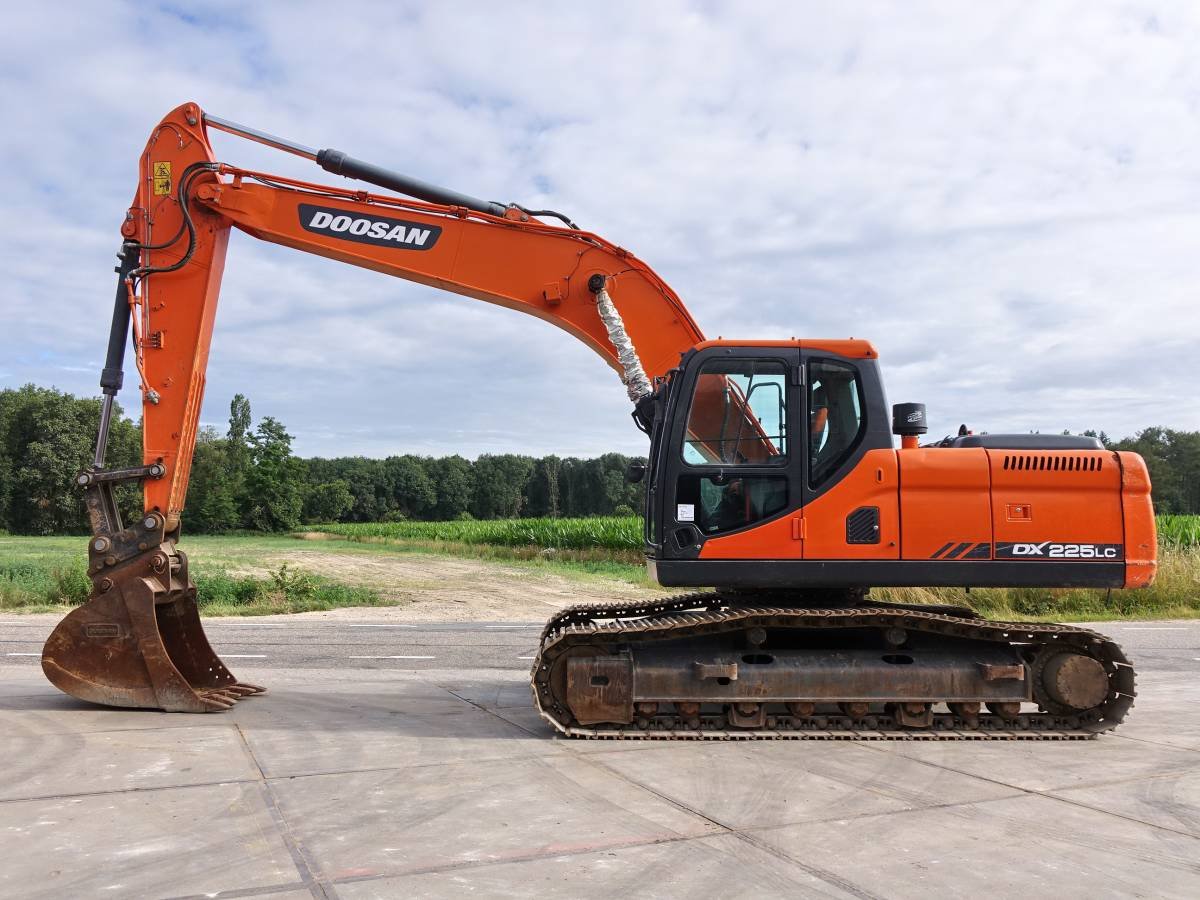 2016 Doosan DX225LC Excavator