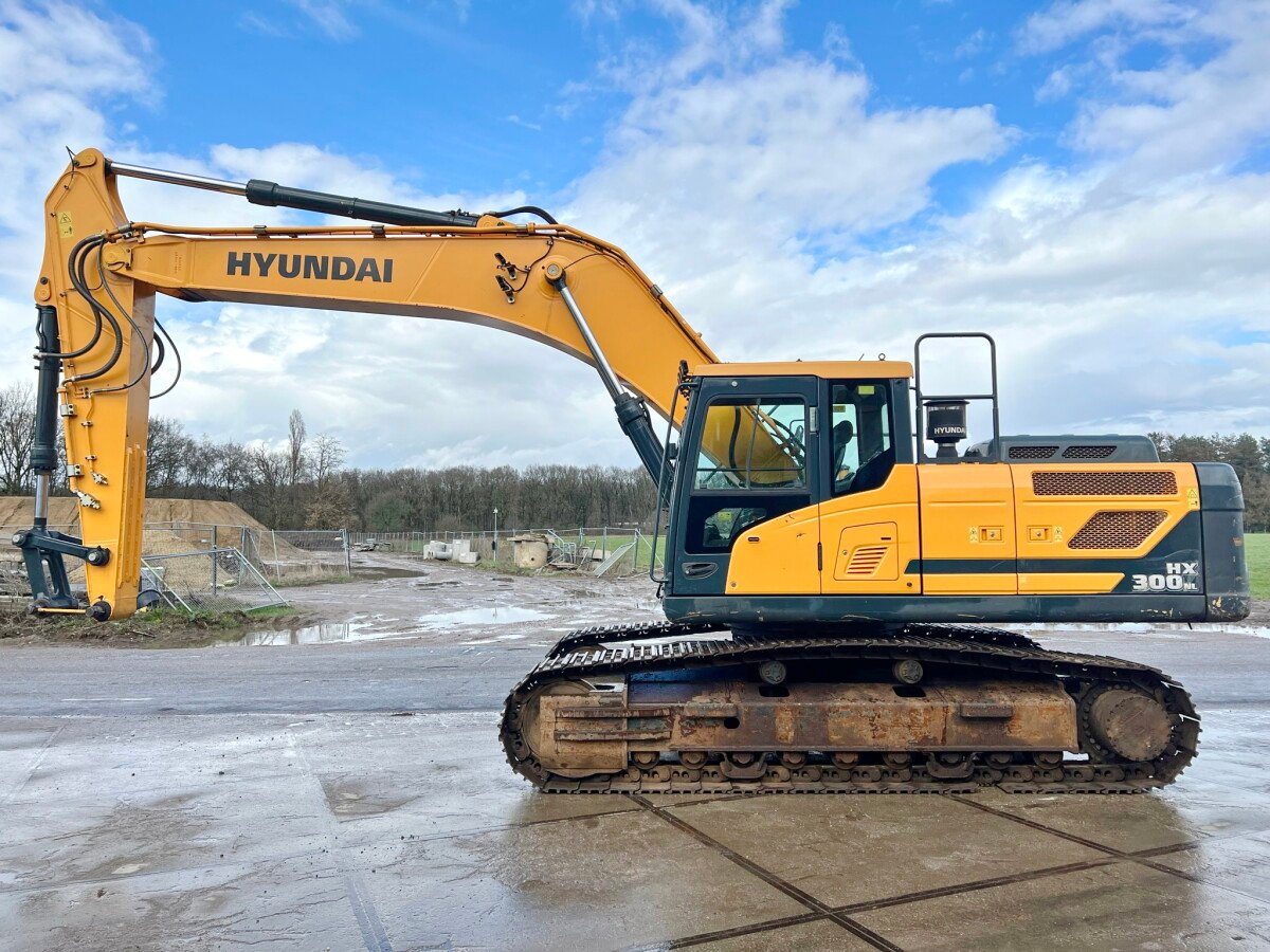 Hyundai HX300NL for sale - image 1