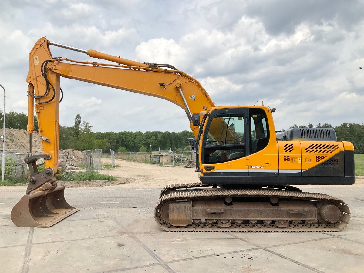 Hyundai R220LC-9A for sale - image 1