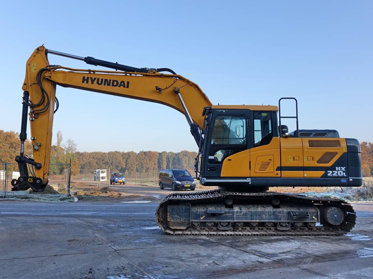 Hyundai HX220L for sale - image 1