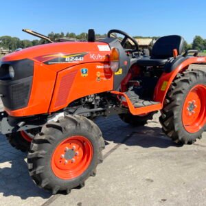 Kubota B2441 tractor