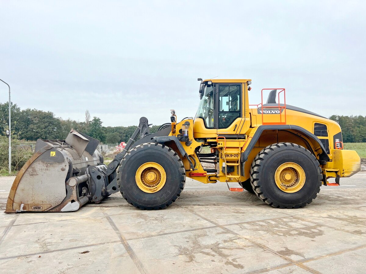 Volvo L220H wheel loader