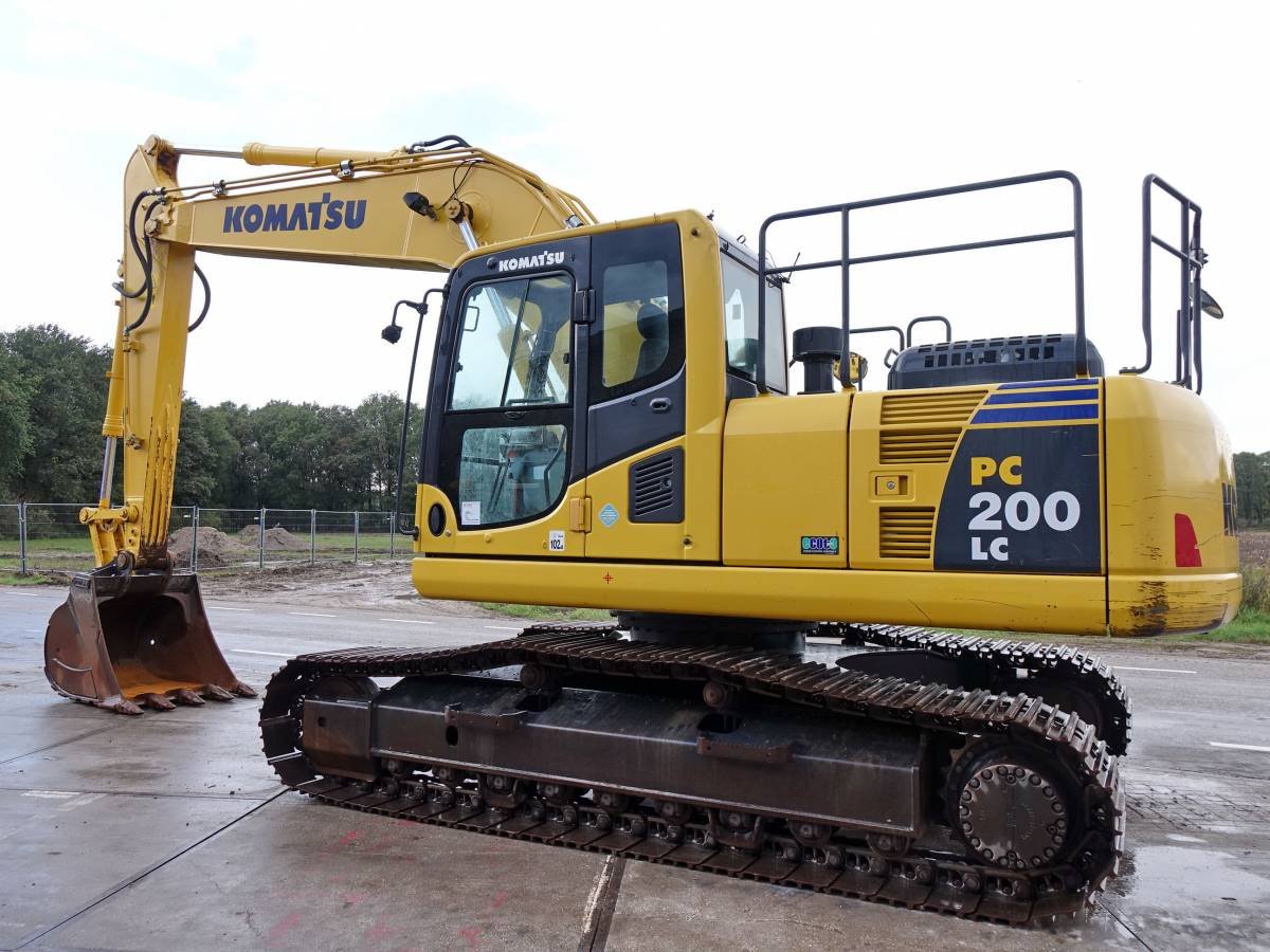 Komatsu PC200LC-8 for sale - image 2
