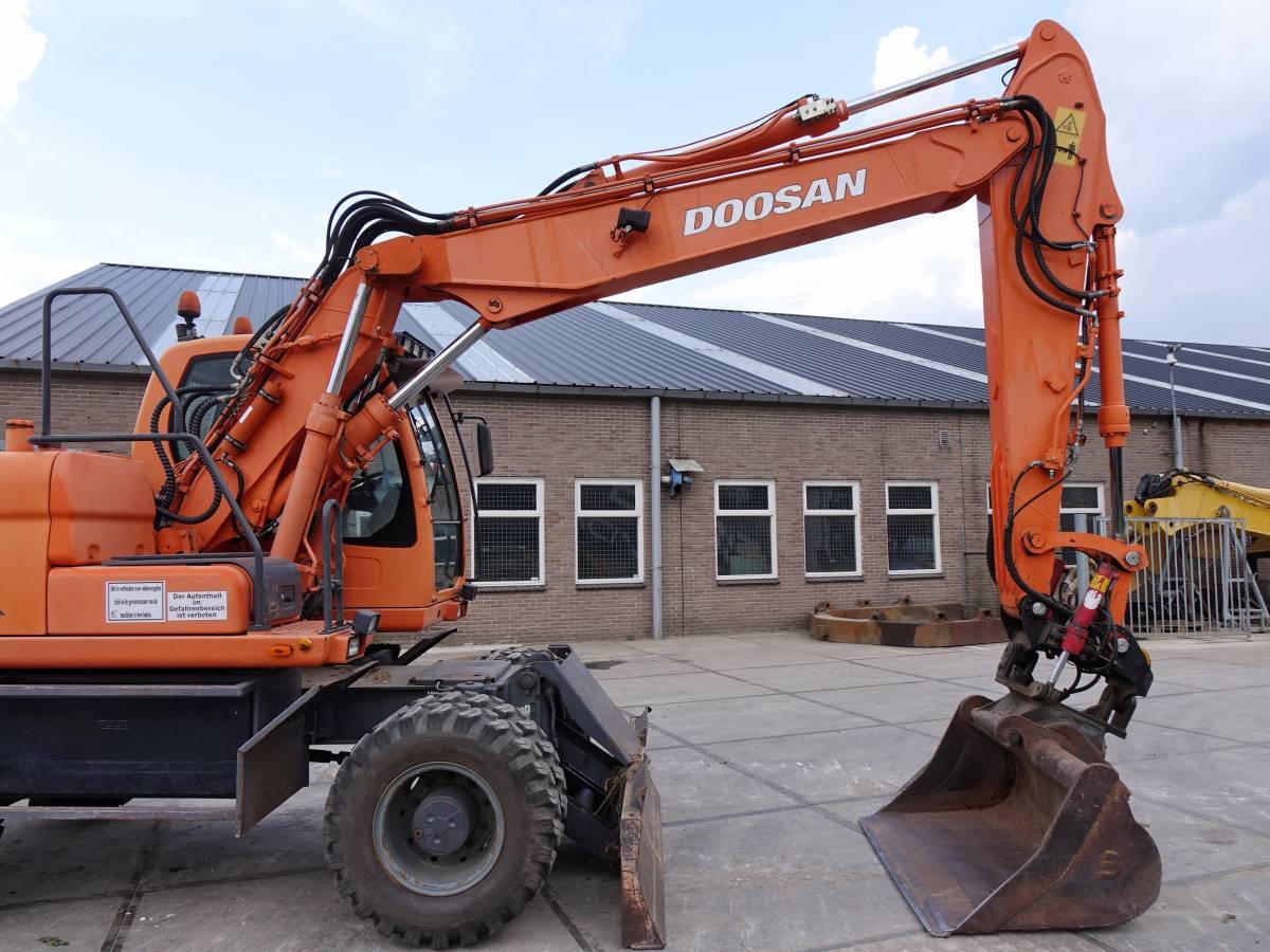 Doosan DX140W for sale - image 2