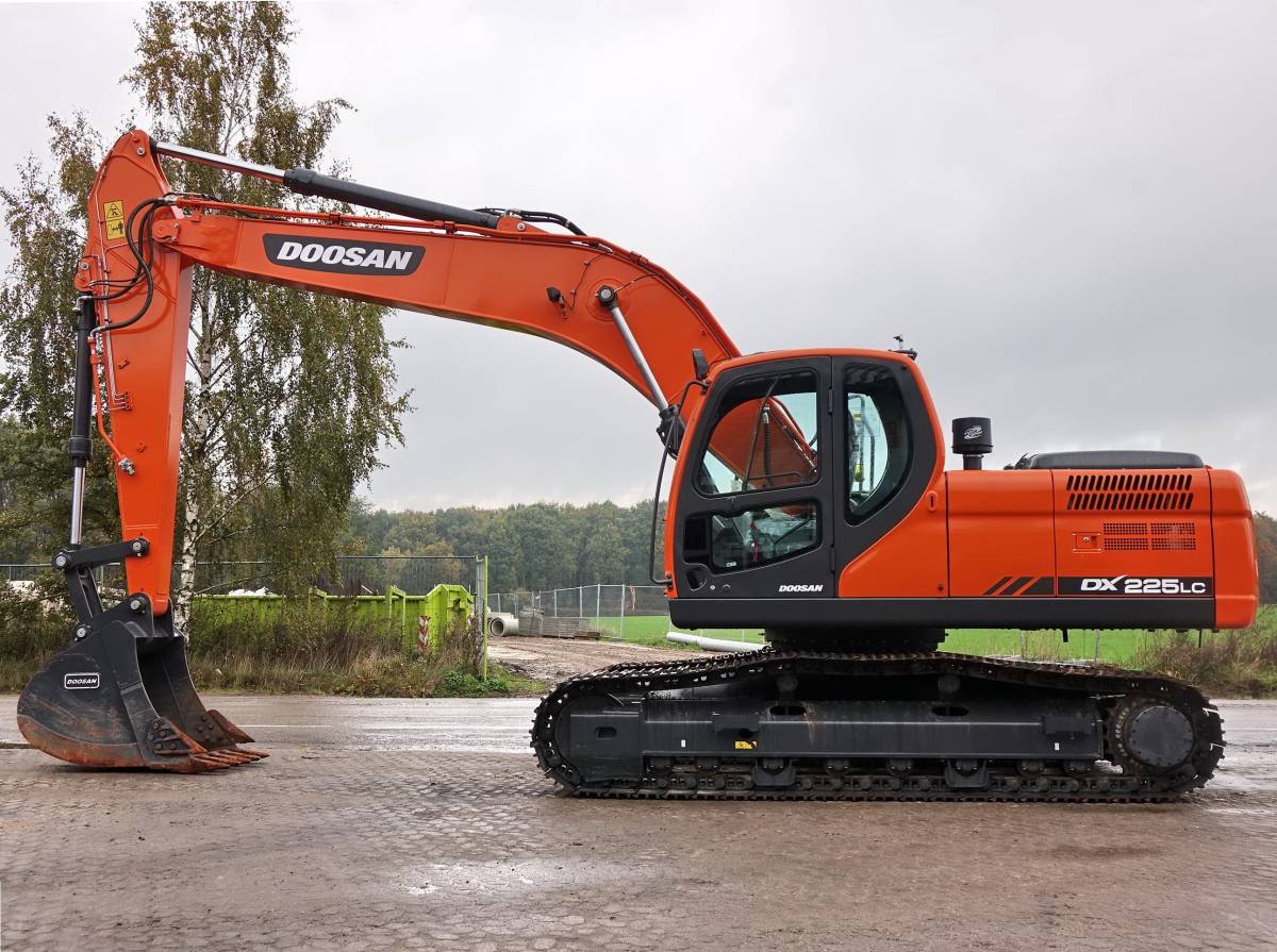 Doosan DX225 excavator