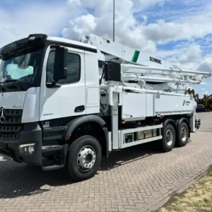 Mercedes Arocs 2840 Schwing concrete pump