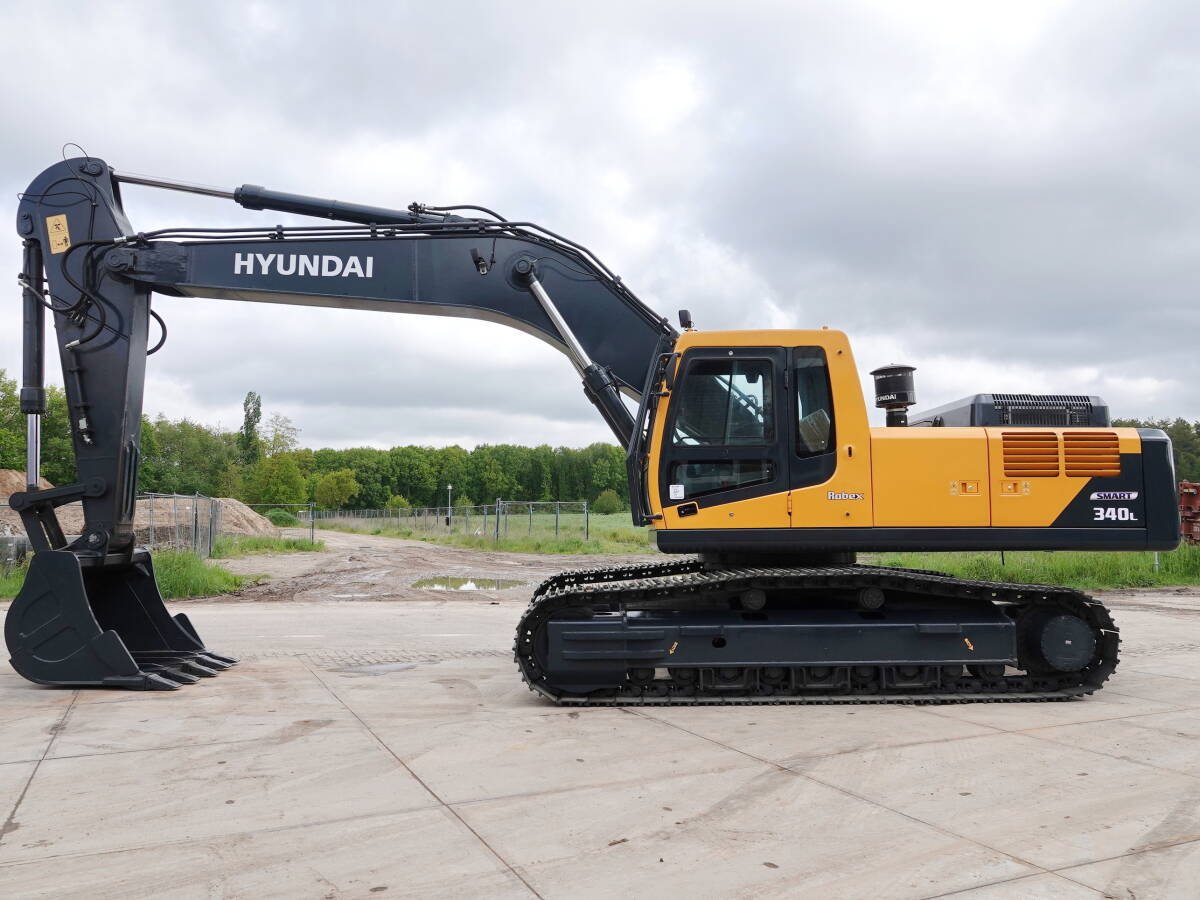 Hyundai R340L Excavator for sale | Pfeifer Heavy Machinery