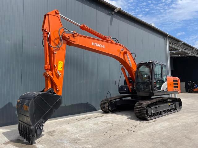 HITACHI ZX220LC GI NEW UNUSED 6 CYLINDER ISUZU ZX210 2021 184146 28 M used heavy machinery Pfeifer Heavy Machinery GmbH