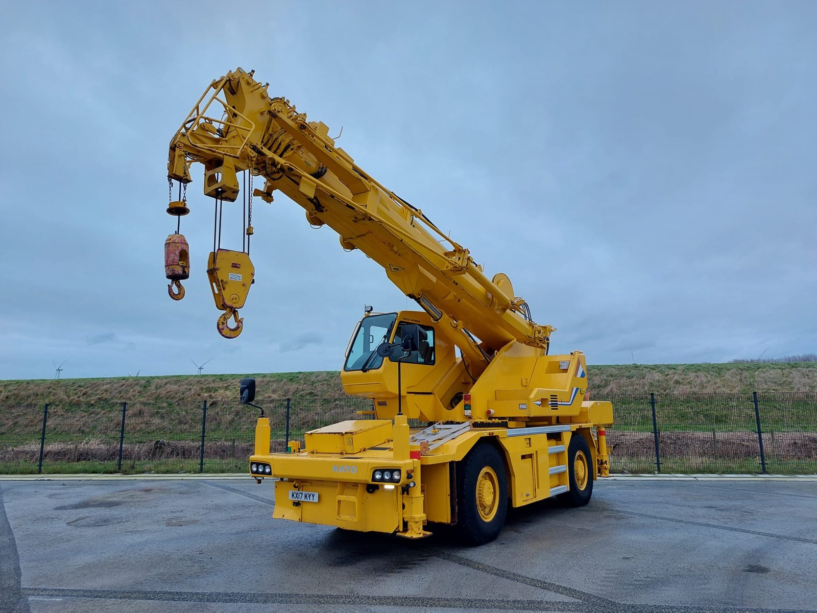 Kato CR-350RI 35 Ton Rough Terrain Crane