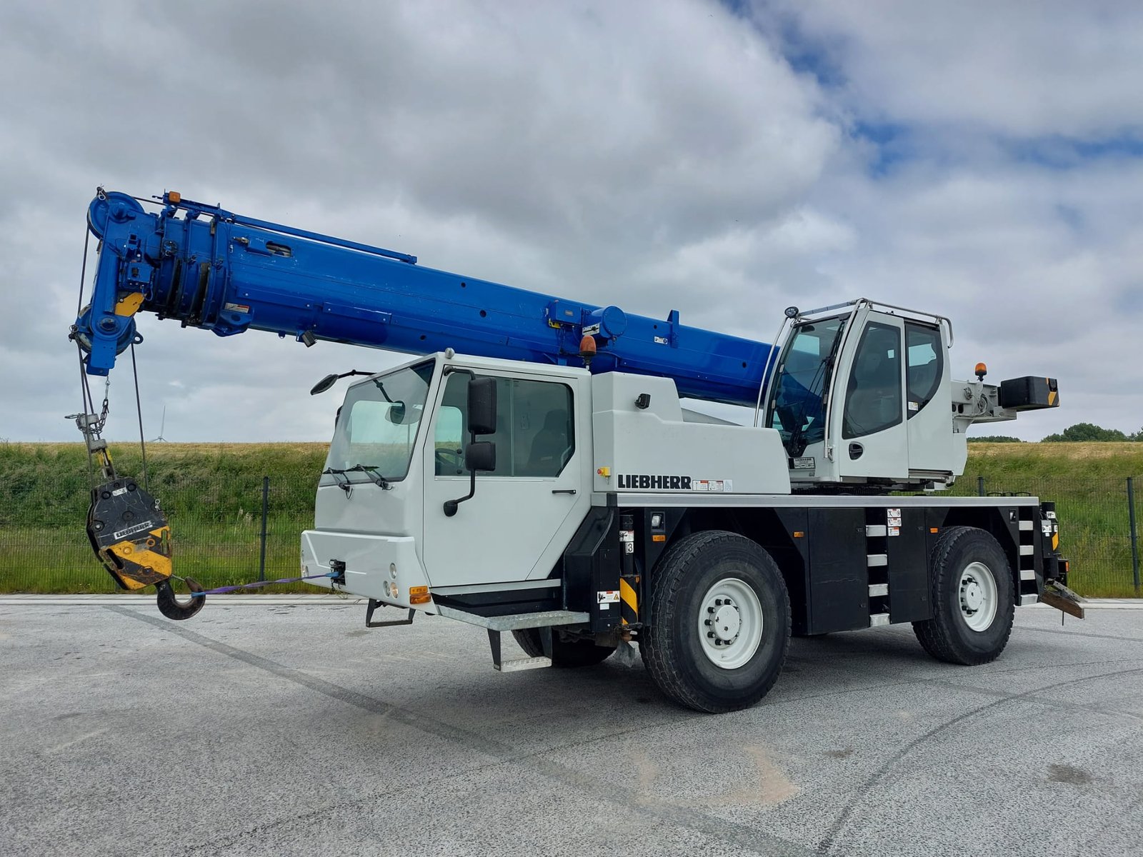 2016 Liebherr LTM 1030-2.1 35 Ton Crane