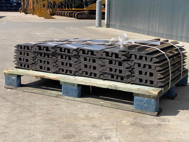 VOLVO ECR235 SHOES 902624 1 M 1 used heavy machinery Pfeifer Heavy Machinery GmbH