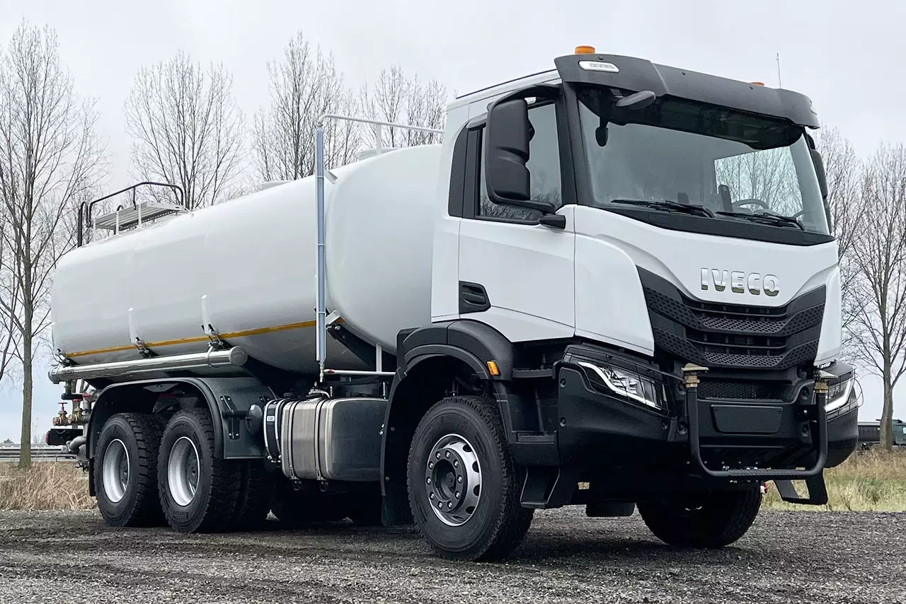 Iveco 380 6x4 water truck