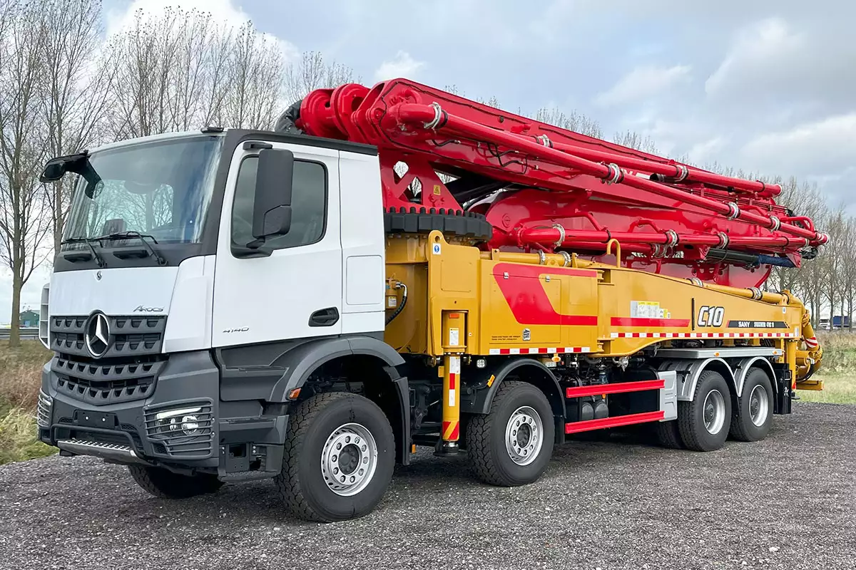 Mercedes-Benz Arocs 4140 concrete pump
